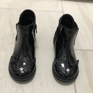 Toddler girls patent boots size USA 10. Never worn.